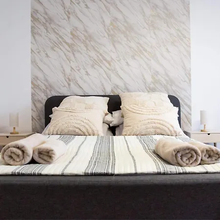 Apartament Deluxhome *