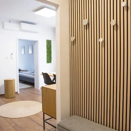 Deluxhome Apartament *